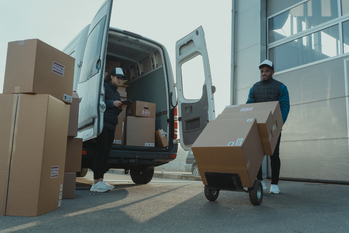 A Decision Framework for Accepting Partial Deliveries on Large IT Orders
